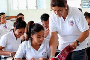 MAGISTERIO SE COMPROMETE CONTINUAR EDUCACIÓN POR Y PARA LA PAZ