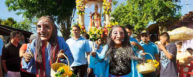Procesión a San Silvestre Papa en Catarina.