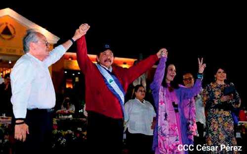 Doctor Gustavo Porras, presidente de la Asamblea Nacional, presidente Daniel Ortega, vicepresidente Rosario Murillo.