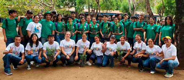 Jóvenes del Movimiento Ambientalista Guardabarranco de la JS 19 J.