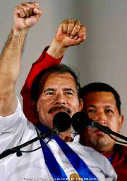 Comandante Daniel Ortega y Comandante Hugo Chávez.