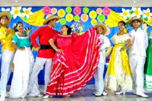 El huipil y las danzas folclóricas
