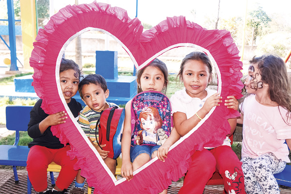 El gobierno sandinista, en el marco de su compromiso con el bienestar de las familias nicaragüenses, ha diseñado una Propuesta de Política de Promoción de una Cultura de Paz y Reconciliación con el objetivo de mejorar la convivencia en las familias, las comunidades y fortalecer la seguridad ciudadana.