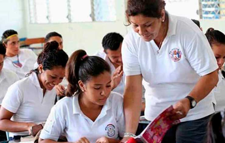 MAGISTERIO SE COMPROMETE CONTINUAR EDUCACIÓN POR Y PARA LA PAZ