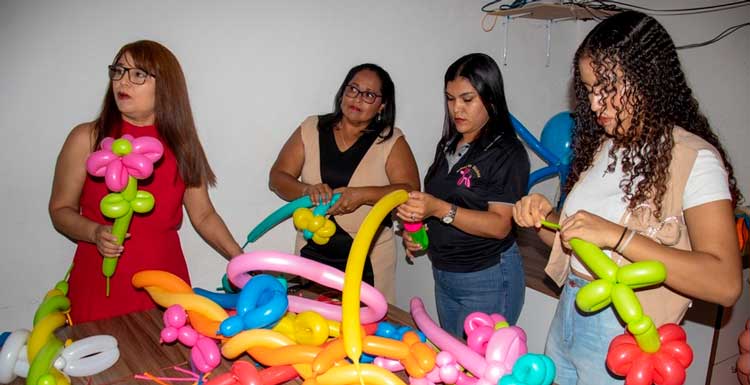 Casa de Cultura y Creatividad Arnoldo Guillén entrega certiﬁcados de Curso de Decoración y Globos